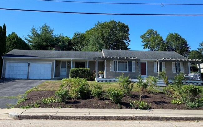 Foto del edificio - 2 br, 2 bath House - 66 Rodman St