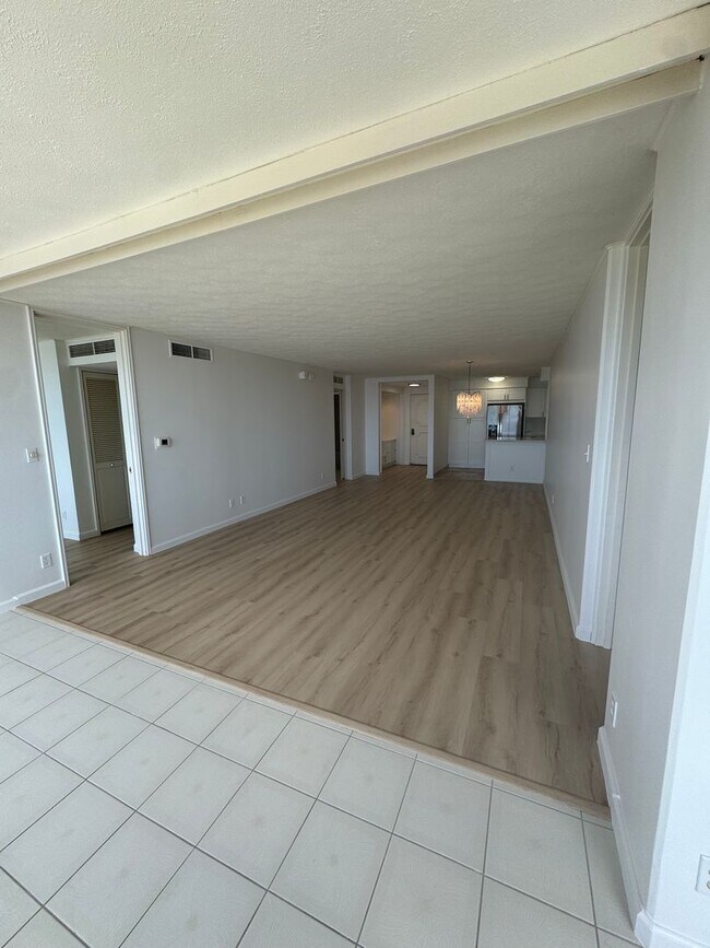 Building Photo - 2 Bedroom 2 Bathroom 1 Parking in Ala Moana