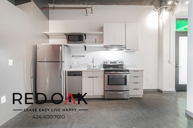 Building Photo - 430 S Broadway