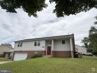 Building Photo - 1205 Kings Tree Dr
