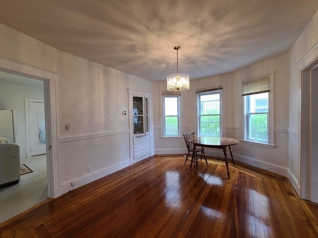 Building Photo - 31 Spencer Ave