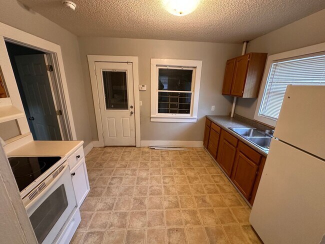 Foto del edificio - $825 - 2 bedroom/ 1 bathroom - Single Fami...