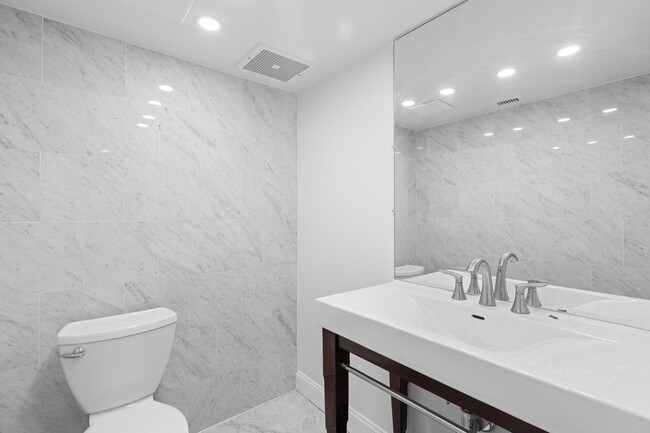 Building Photo - 3 Washington Cir NW