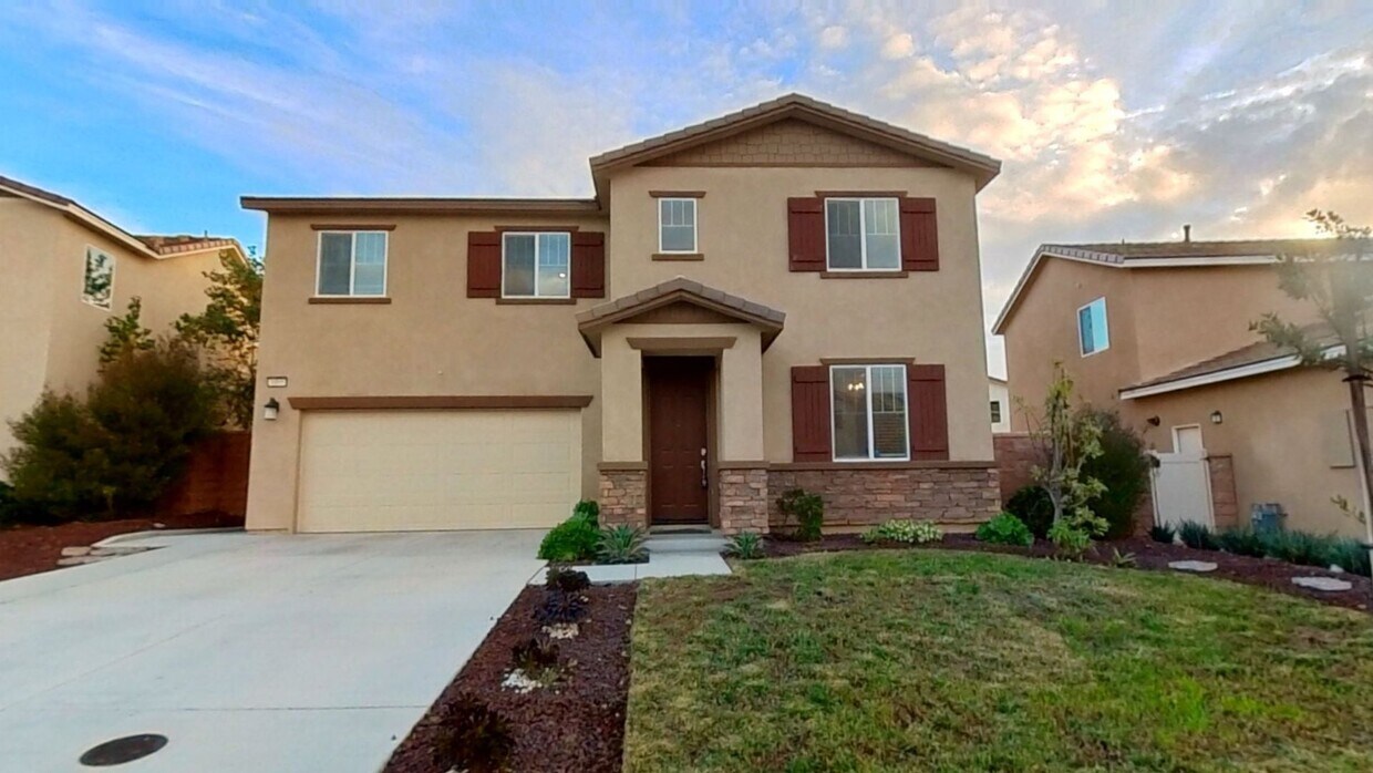 Primary Photo - PRICE REDUCTION! Beautiful 4 Bedroom 3 Bat...