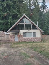 Building Photo - 137 Baker Dr