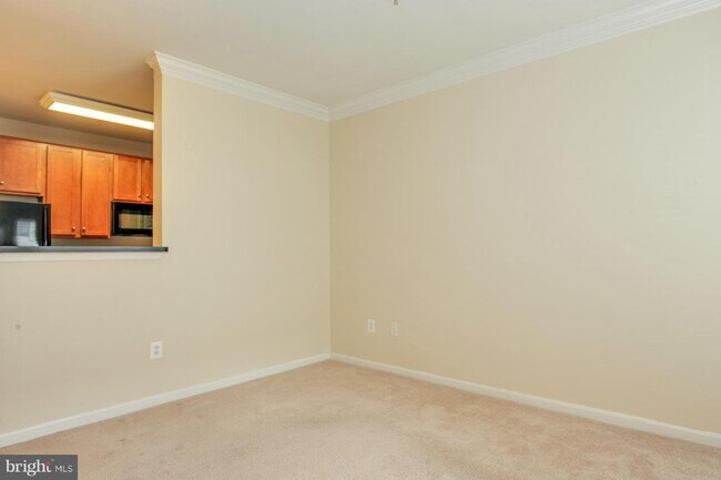 Building Photo - 4862 Eisenhower Ave