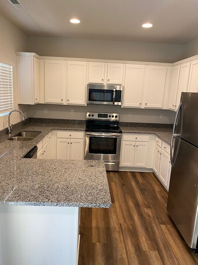 Building Photo - Single Family home in Statesville!! 4bed/2...
