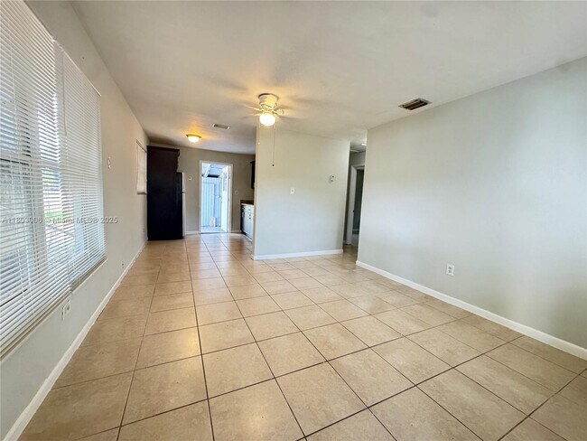 Foto del edificio - 3810 SW 55th Ave