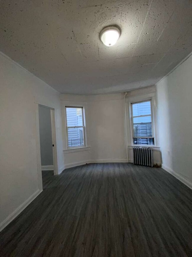 Building Photo - 34 Van Cortlandt Park Ave