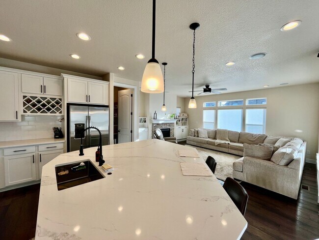 Building Photo - The Farm!! Like New with Custom Features T...