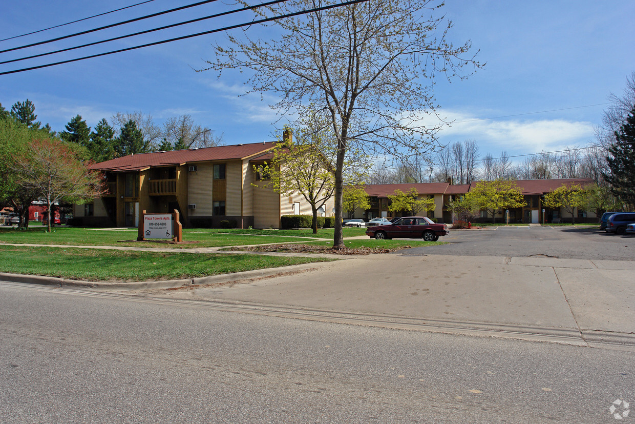 Primary Photo - Auction: Plaza Towers Apartments, Almont, MI