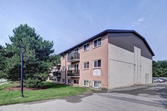 Building Photo - 375-375 Belsyde Ave E