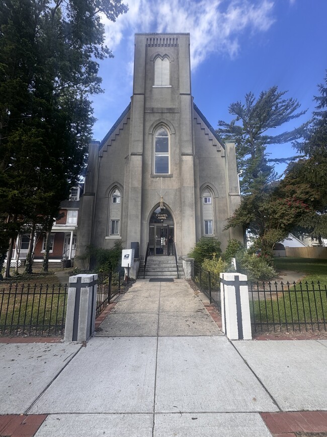 Building Photo - 14 S Bradford St