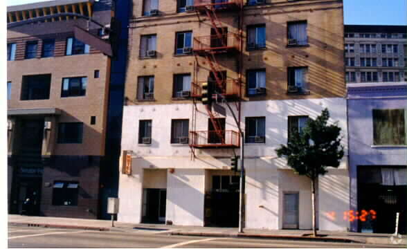 Building Photo - Dewey Hotel Apartments
