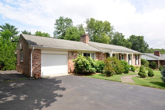 Foto del edificio - 117 Woodberry Rd NE