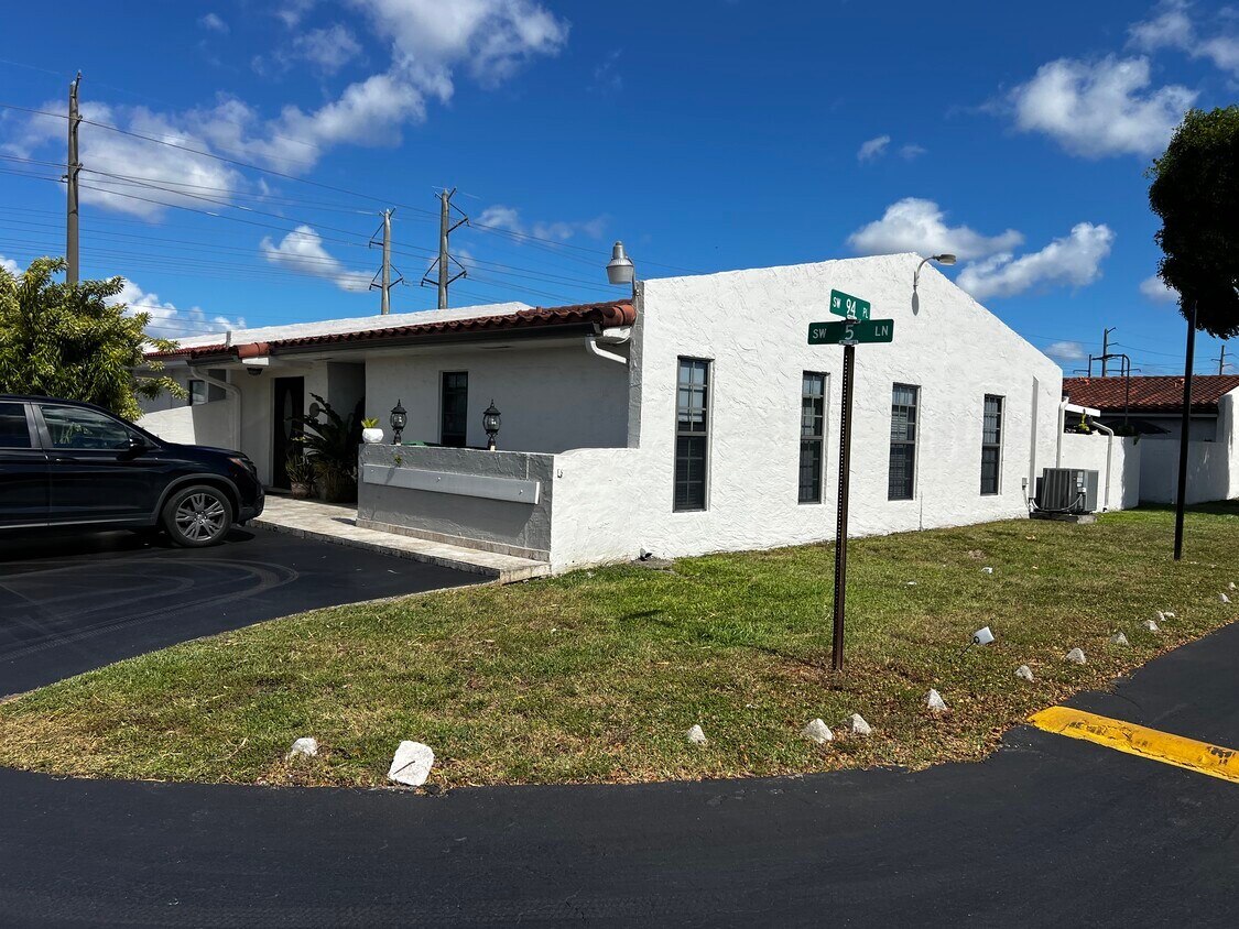 Foto del edificio - 9466 SW 5th Ln