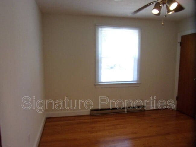 Foto del edificio - 8329 Meadowbridge Rd