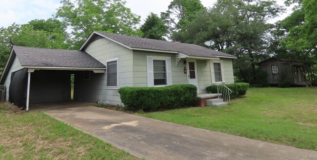 Building Photo - Charming 1 Bedroom, 1 Bath House w/Worksho...