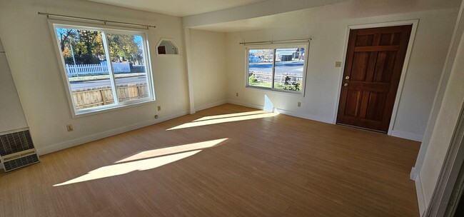 Foto del edificio - Charming Home Close to Downtown Grants Pass