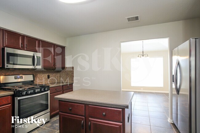 Foto del edificio - 7819 Adonis Ave