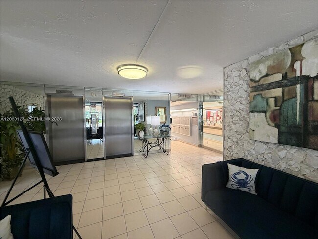 Building Photo - 3100 N Course Ln