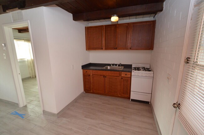 Building Photo - 2611 E Fort Lowell Rd