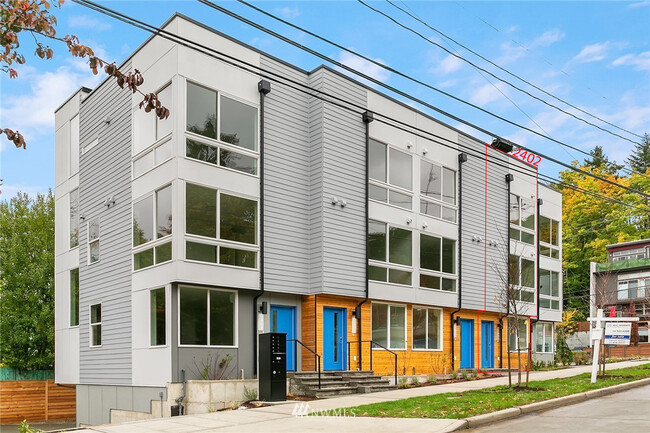 Building Photo - 2402 SW Genesee St