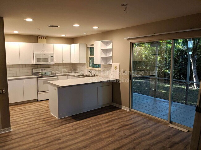 Foto del edificio - 8189 Sandpiper Rd