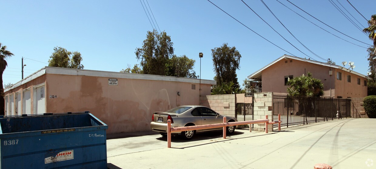 Building Photo - 204 E Pearson Ave