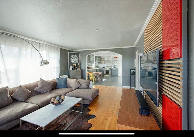 Entry - 406 English Ave