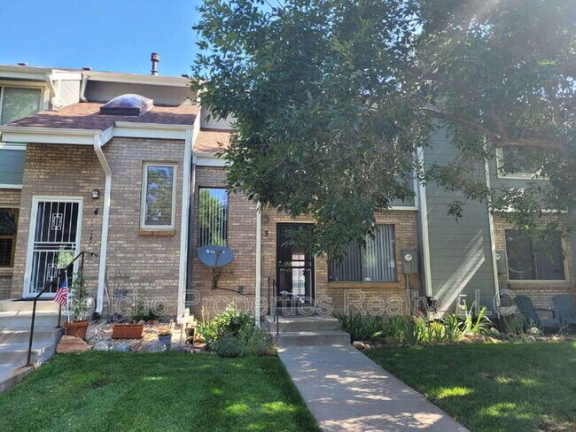 Foto del edificio - 8731 W Cornell Ave