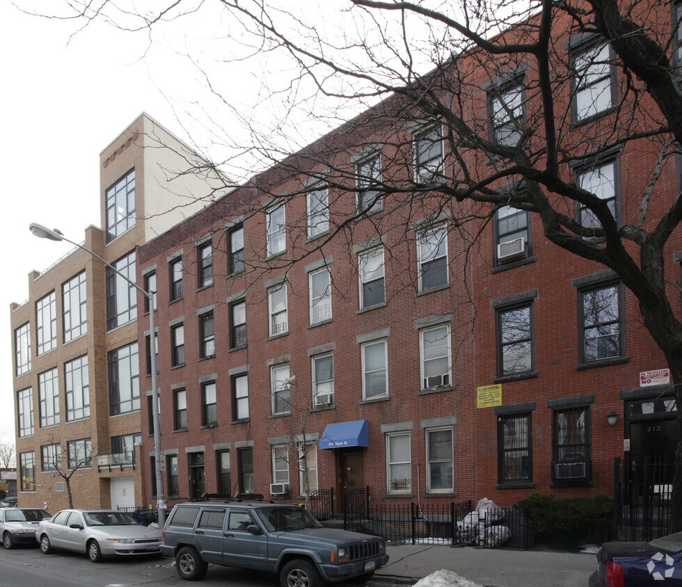 Primary Photo - 214 Huron St