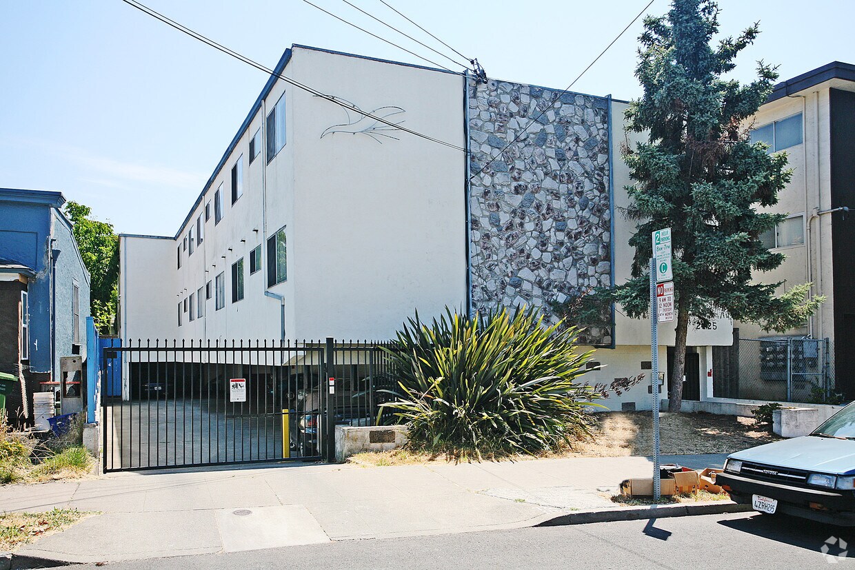 Building Photo - 2425 Grant St