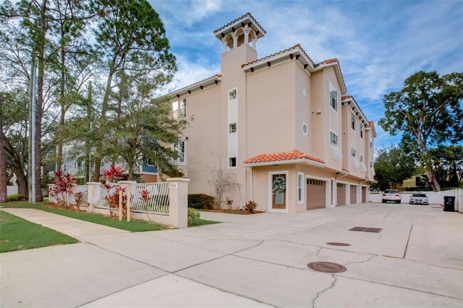 Building Photo - 3205 W Horatio St