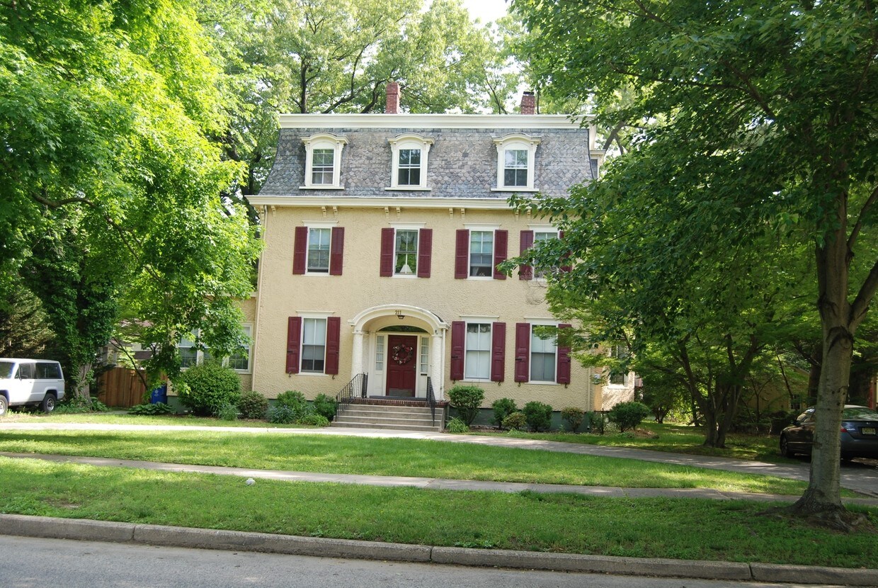 211 Lippincott Ave, Riverton, NJ 08077 Apartments in Riverton, NJ
