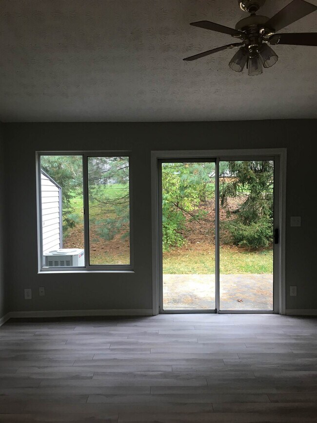 Foto del edificio - 1902 Cliffview Ln
