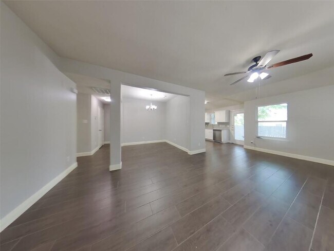 Building Photo - 5019 Willow Point Dr