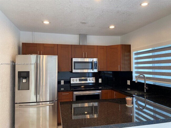 Foto del edificio - 521 NE 134th St