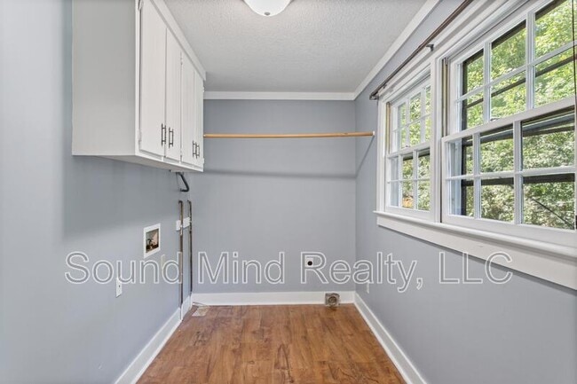 Building Photo - 417 Foxhall Dr
