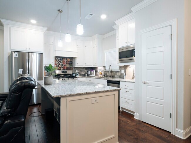 Building Photo - 940 W Ashmore Landing Loop