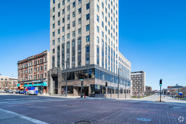 The Wisconsin Tower Apartments - Milwaukee, WI | Apartments.com