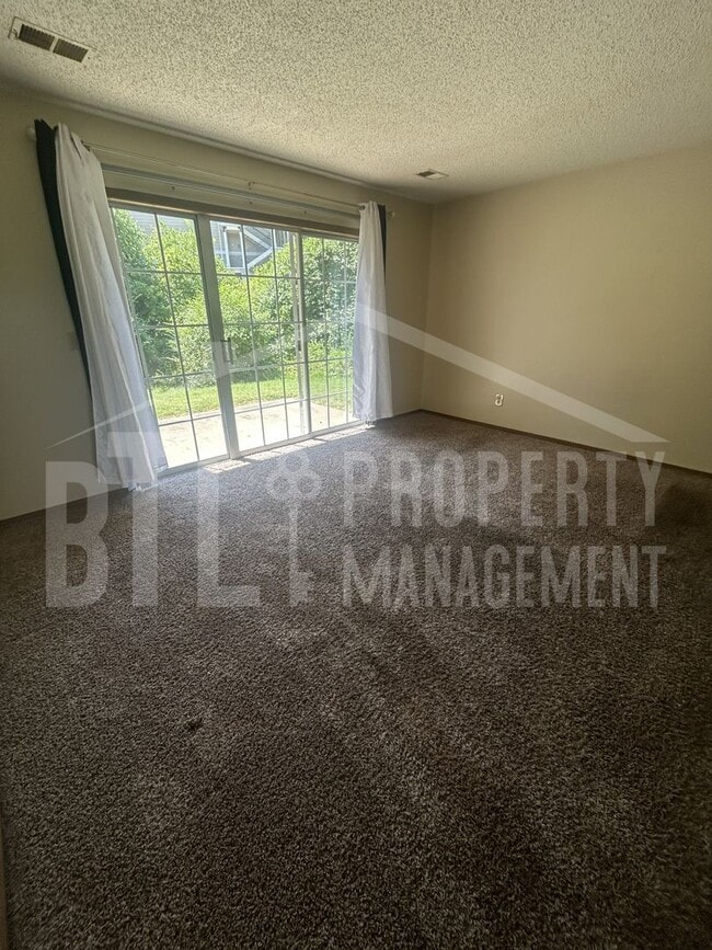 Building Photo - 5 Memory Ln
