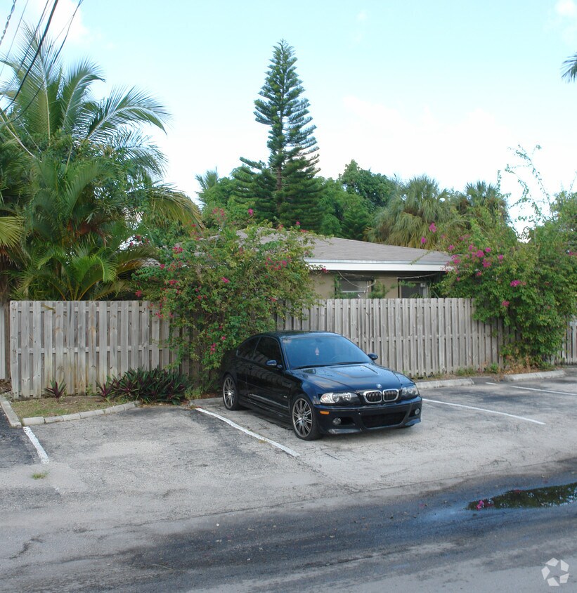 Building Photo - Medallion Villas