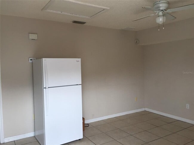Building Photo - 2725 Fan Palm Dr