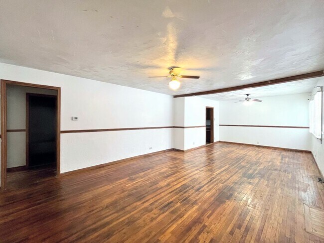 Foto del edificio - Bungalow Style 3 bed 2 bath home