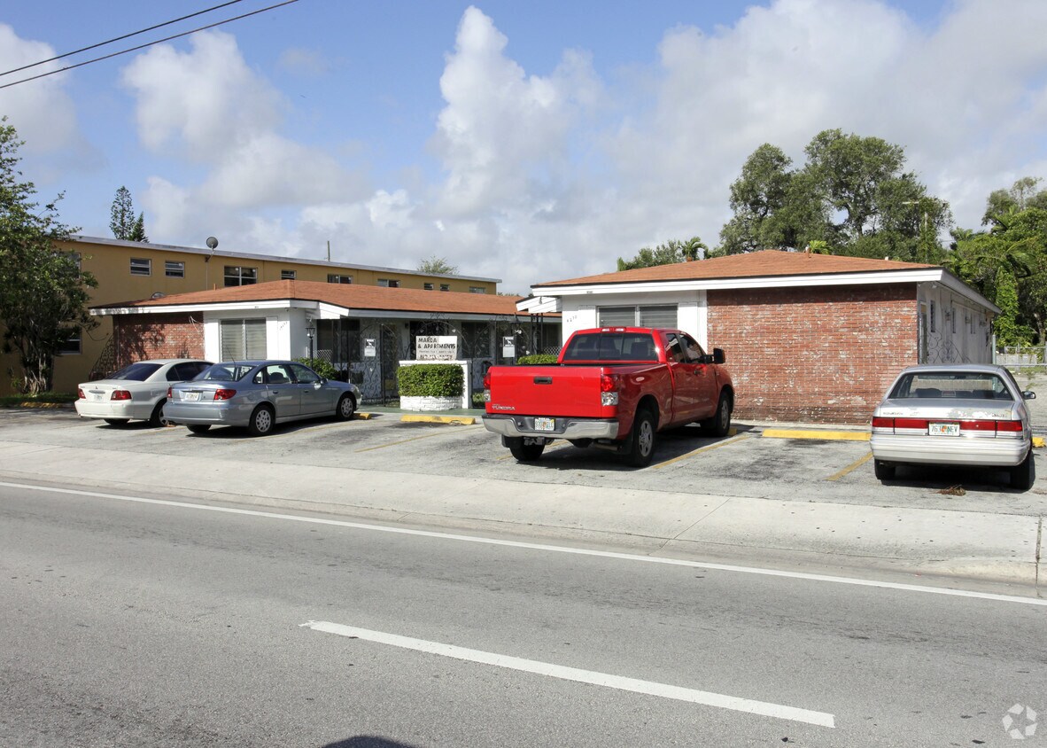 Foto del edificio - 14260-14270 NE 6th Ave