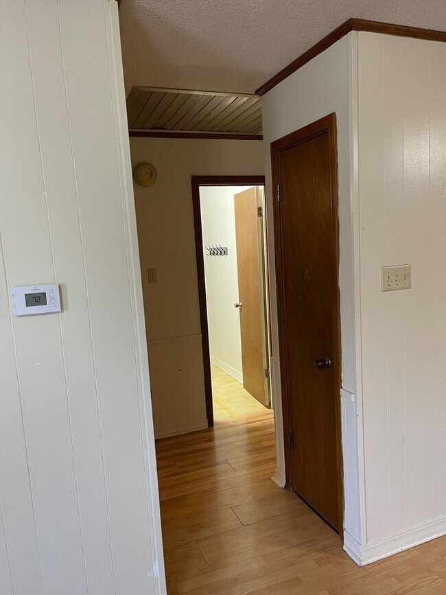 Foto del edificio - Two bedroom duplex on Sybil Drive.