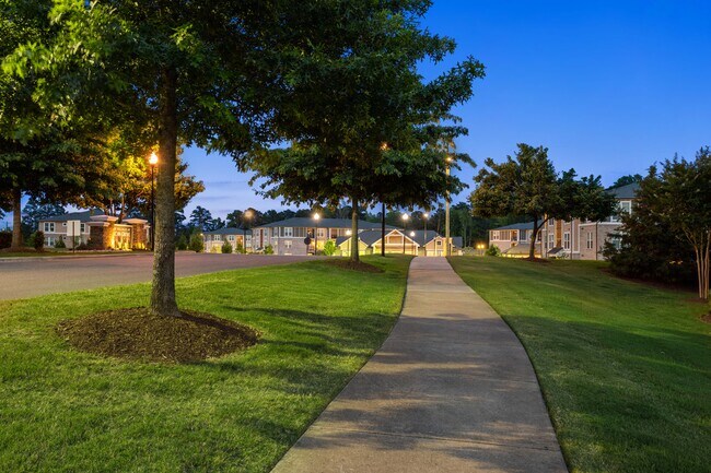 Apartamentos modernos en Holly Springs, Carolina del Norte. - Villages at Pecan Grove