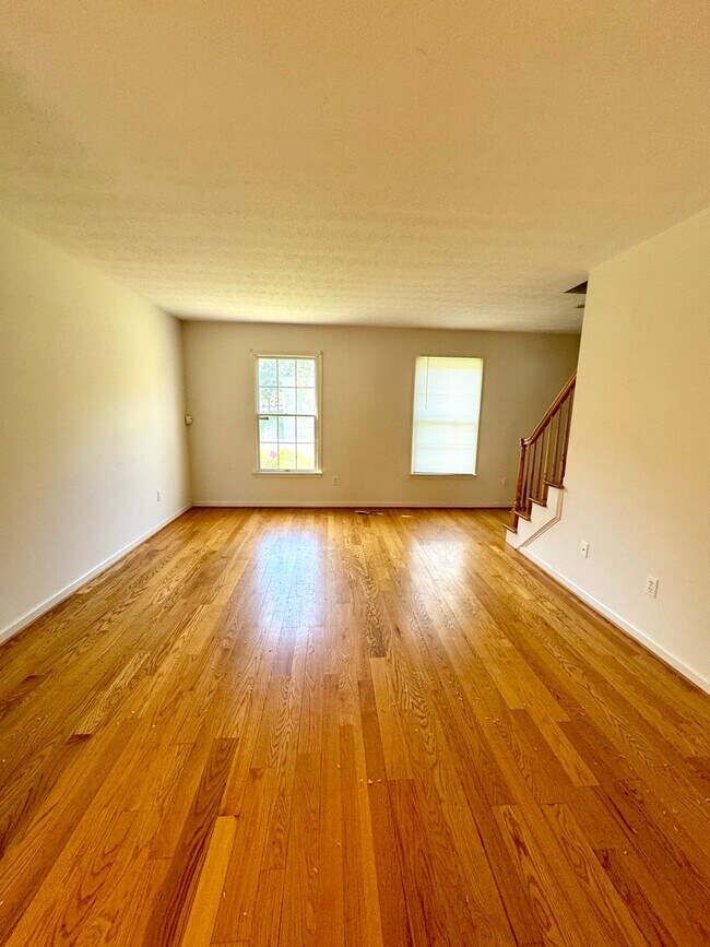 Foto del edificio - Duplex with Basement Garage for Rent