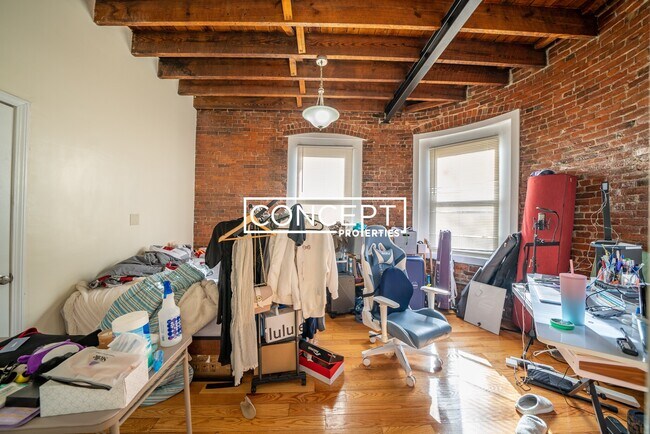 Foto del edificio - 879 Beacon St